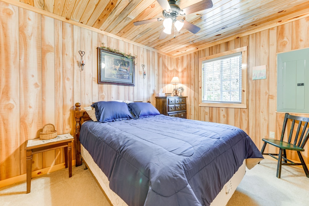 Hillside Cabin + Grill - Near Smoky Mountains view 2