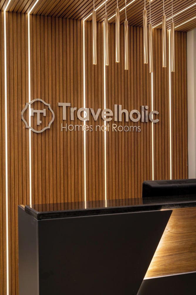 Travelholic Residence Golden Gates