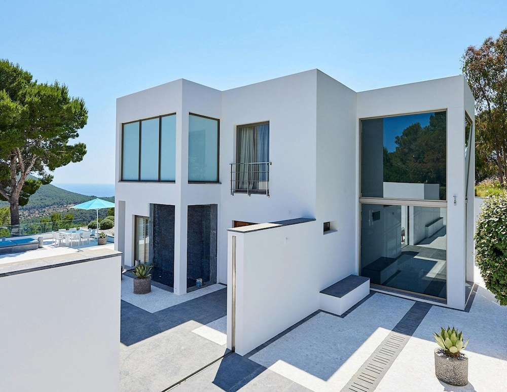 Super Villa With Swimming Pool