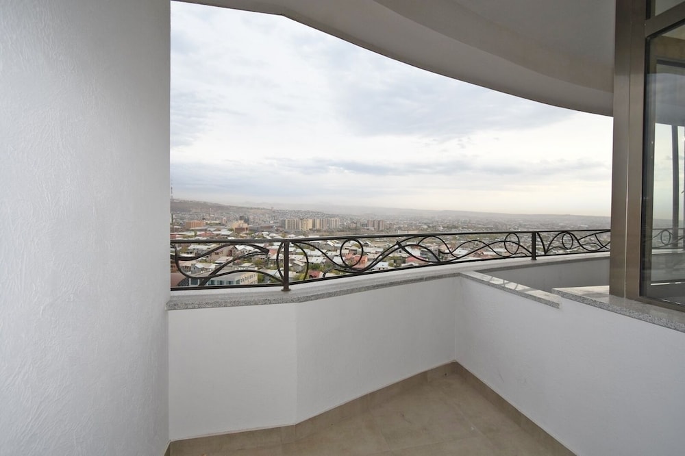 Luxury apartment on Tsitsernakaberd hgw