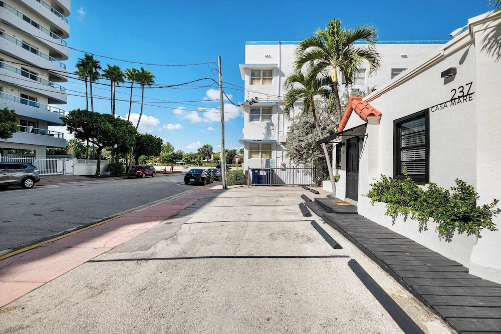 Retro Miami Getaway With Free Parking 1 Minute From Beach