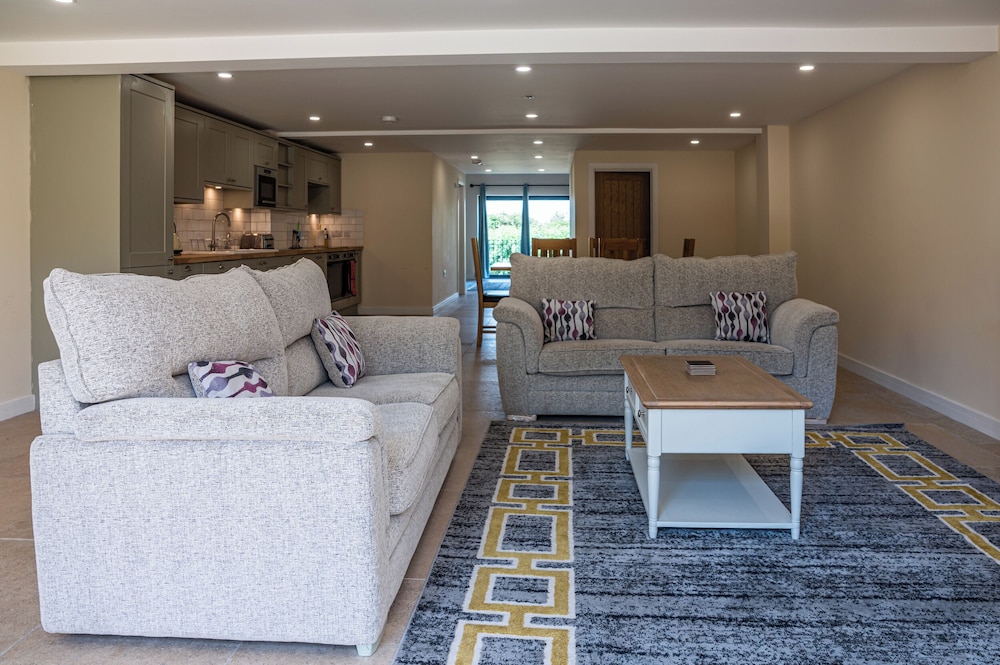 Bears Court North Barn 7