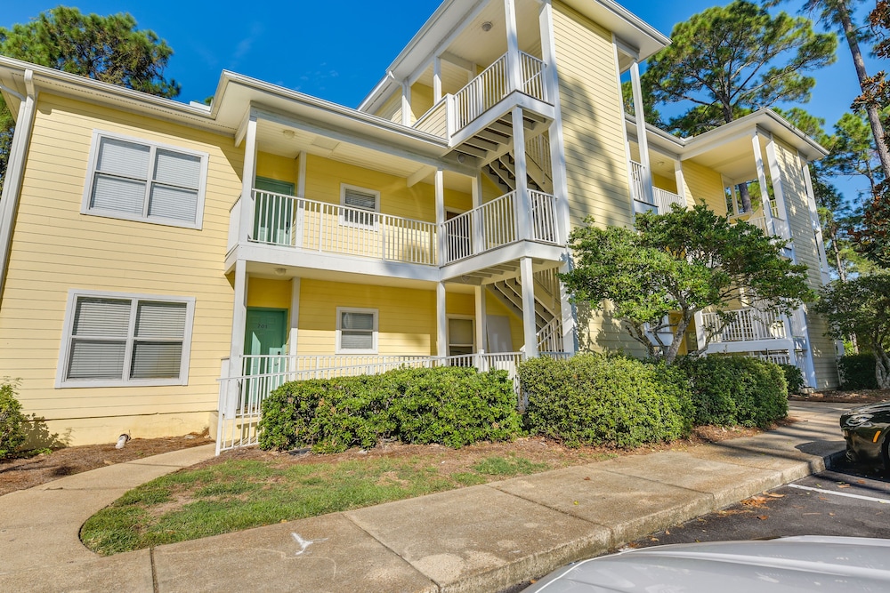 Prime Miramar Beach Getaway w/ Pool Access!