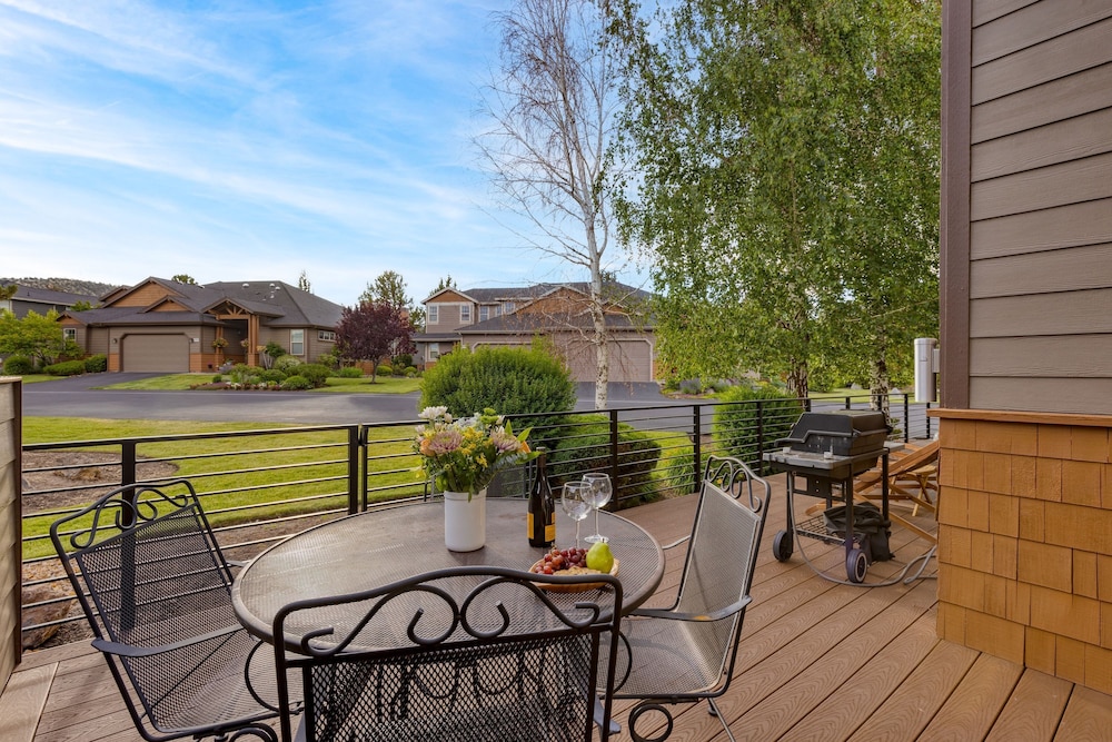 Forest Ridge Loop by Avantstay Hot Tub Private Community Amenities