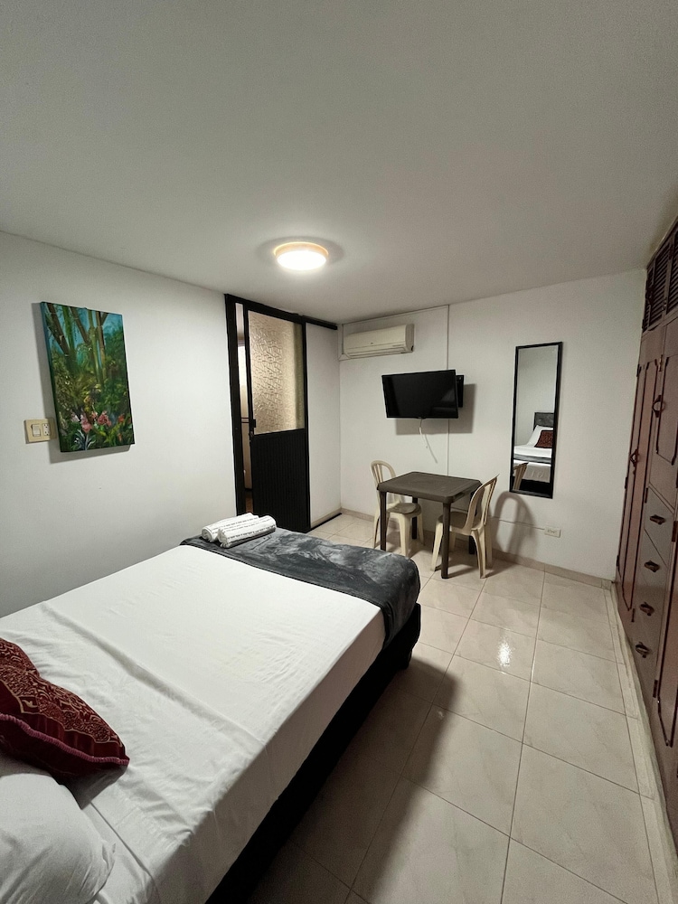 Hostal CaliView Inn