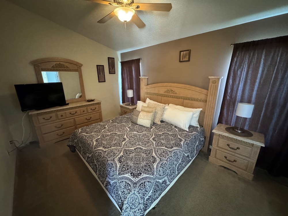 Daisy's Den - Five Bedroom Home