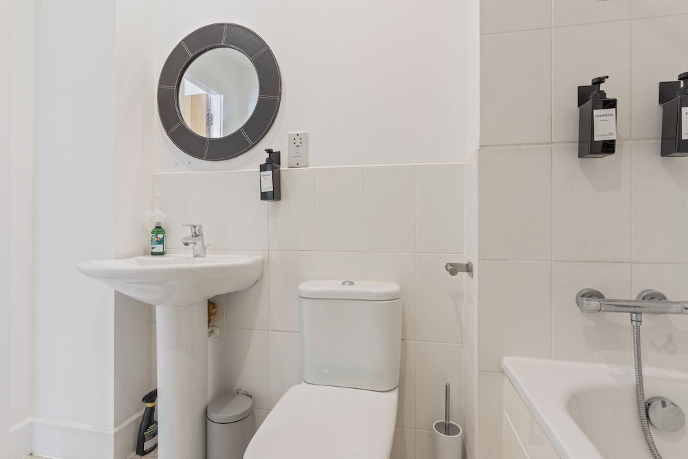 3-bed Elegant House Near Museums, Bullring & Parks