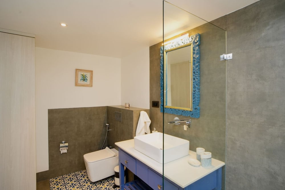 Villa Bauhinia - 5bhk With Pool 10 Mins to Beach