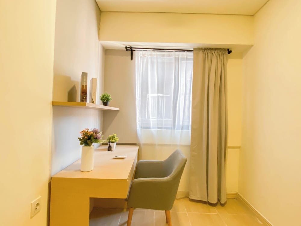 Spacious And Cozy 2Br With Extra Room At Meikarta Apartment