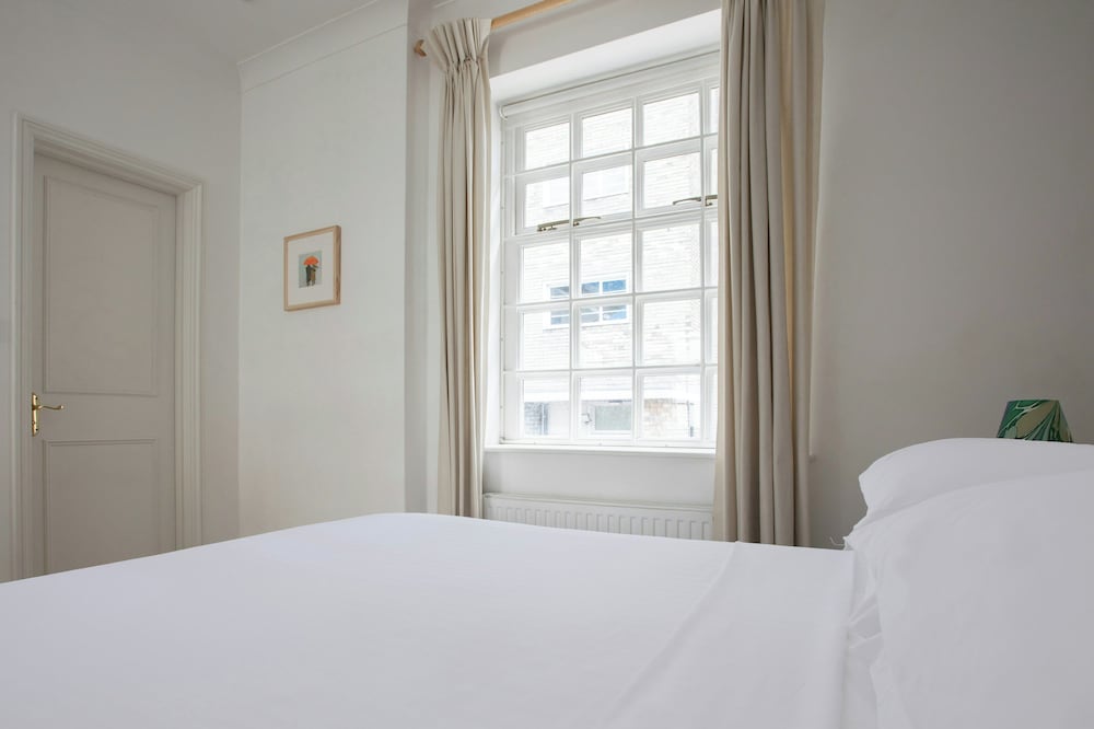 Bathurst Mews III by Onefinestay