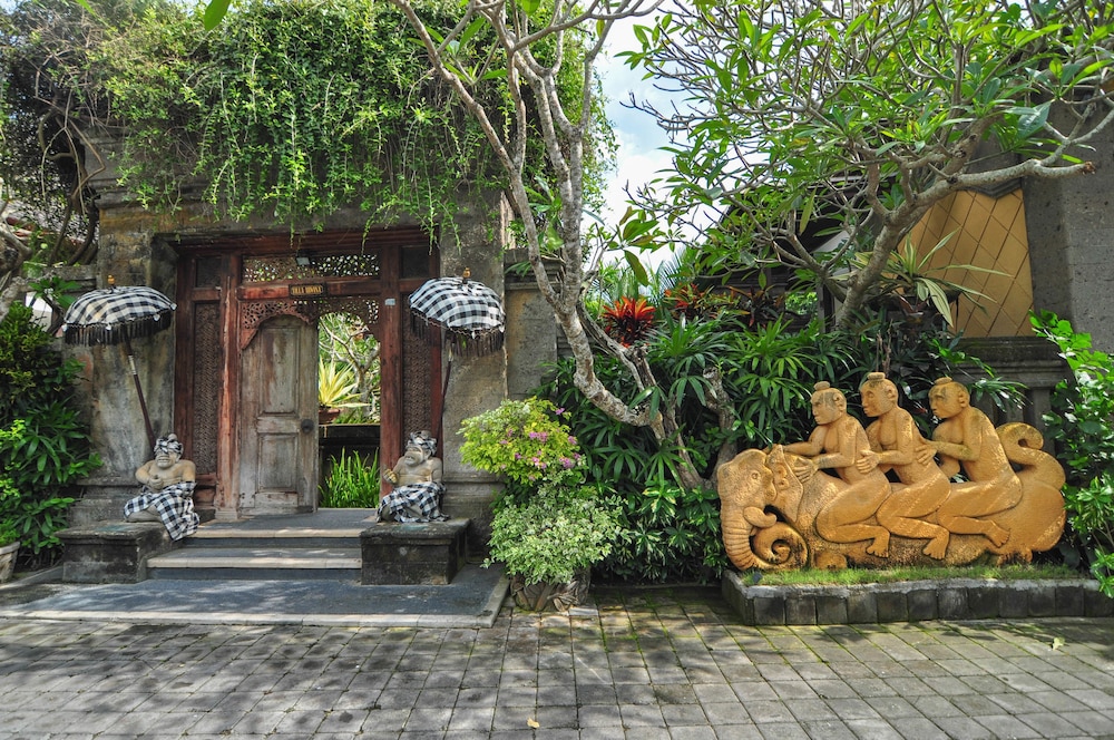 Arwana Estate