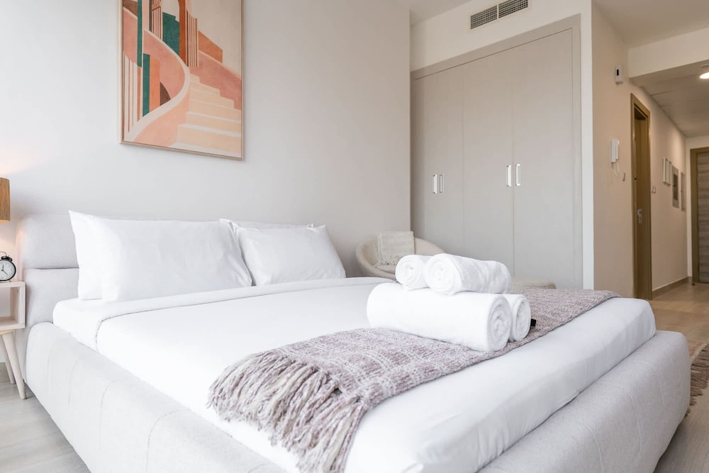 An Exceptional Studio in JVC That Sleeps 2