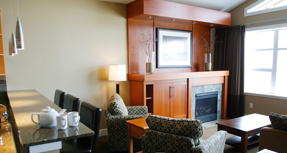 Parksville Vacations - THE Beach Club Resort - Property Image 1