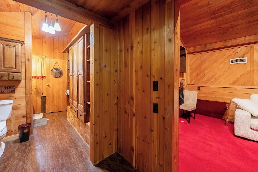 Pet-friendly 3BR Lake House Firepit & Pier
