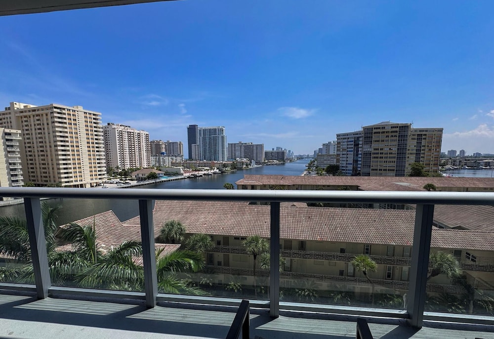 Modern Beachwalk Apt 805