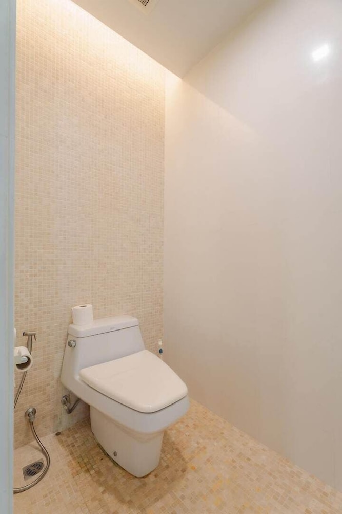 Elegant Beachfront 3BR Condo at Pearl of Naithon