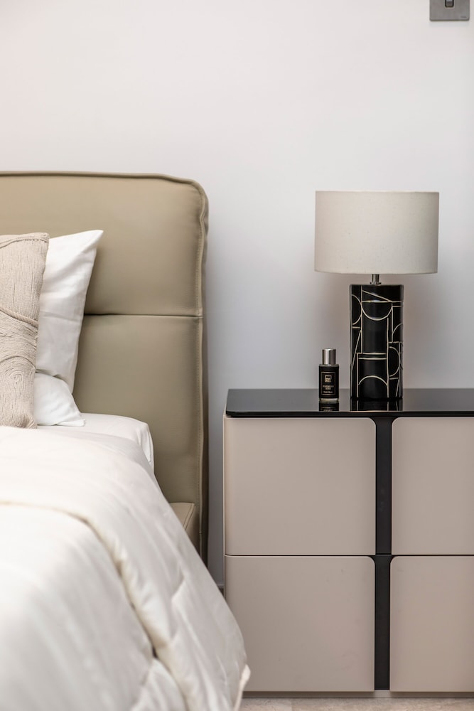 Premium 3BR with Full Burj Khalifa view