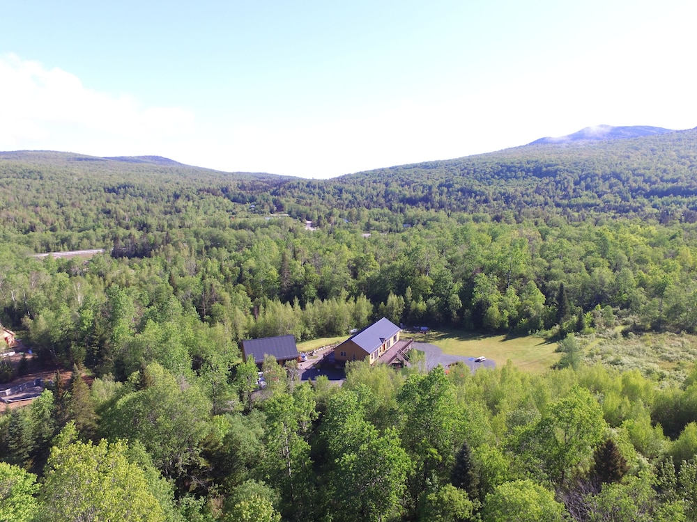 Moose Lodge and Cabins by Bretton Woods Vacations