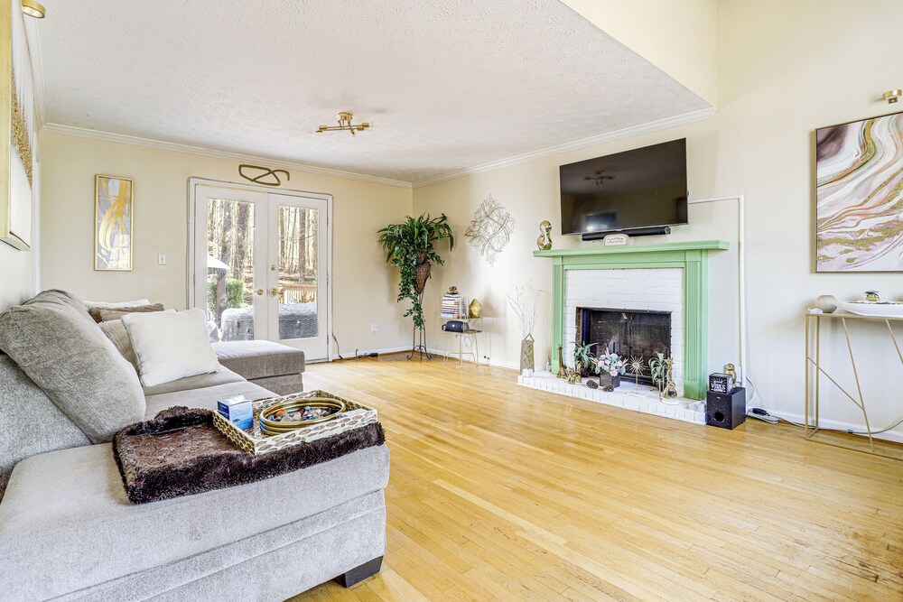 Private Hot Tub & Deck: Family Gem in Alpharetta
