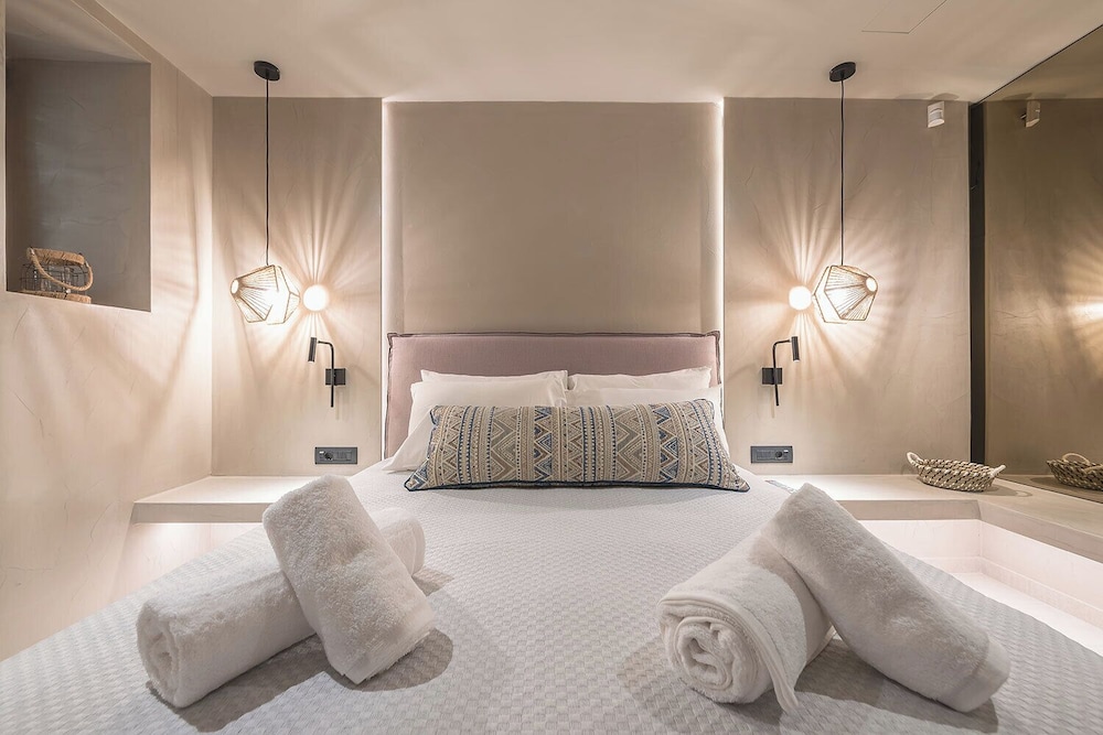 Apollonos 28 Luxury Suites