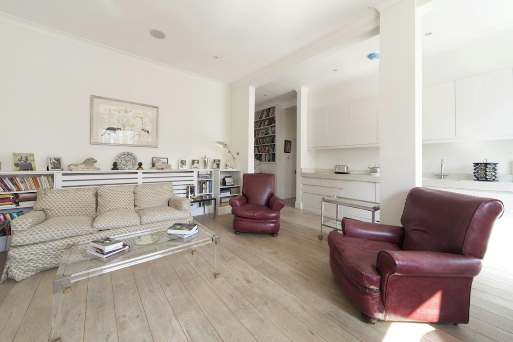 Bassett Road IV by Onefinestay