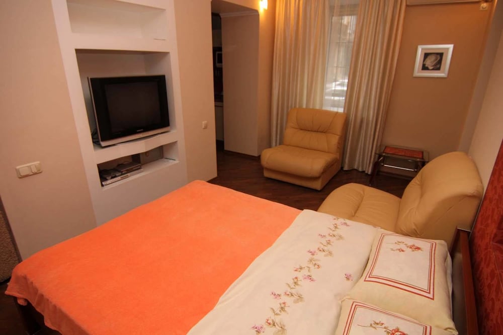 Apart Hotel on 24 Preobrajenskaya Street view 2
