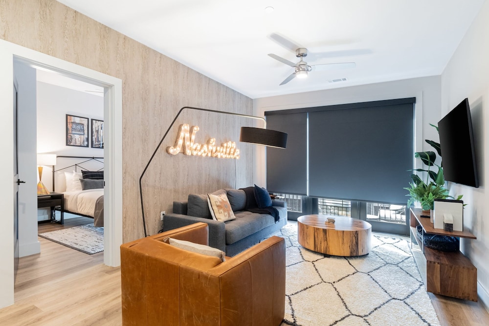 Astra Modern Midtown Retreat With Pool Gym Steps to Dining Broadway