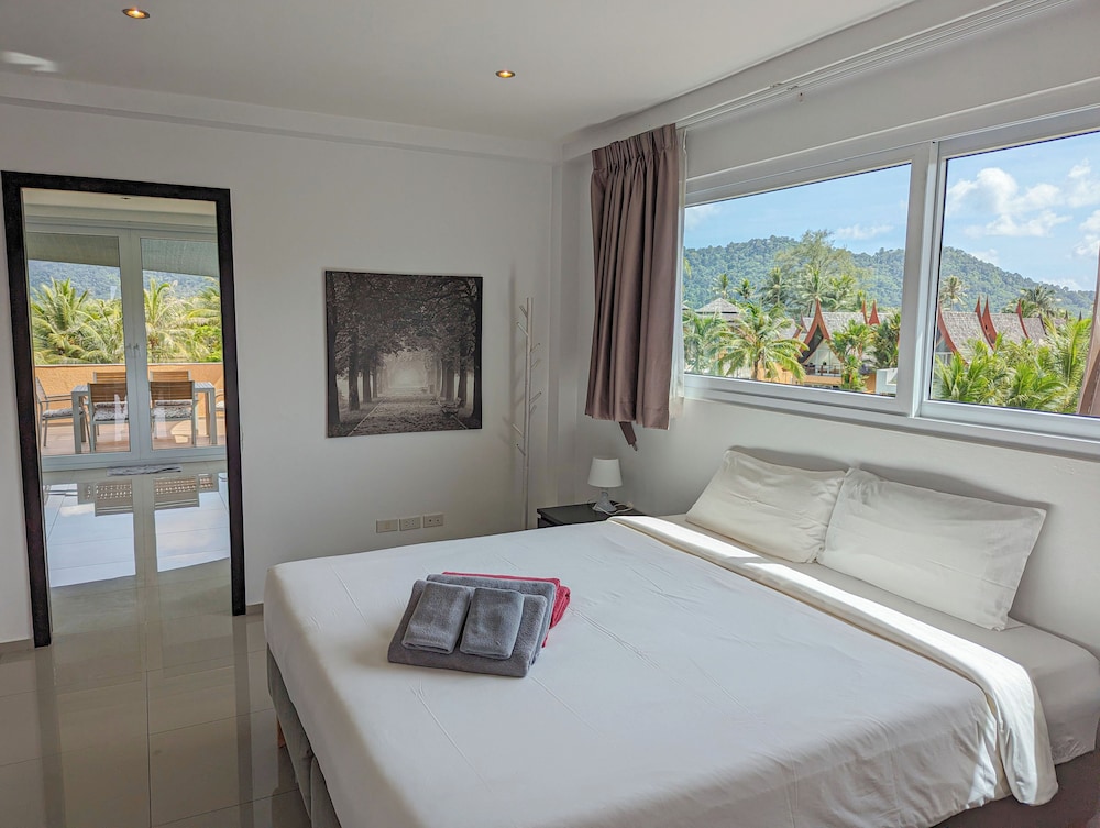Poolside Apartments and Rooms
