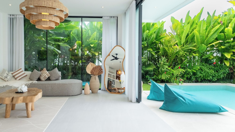 Loona Palm Villas by Villa Finder