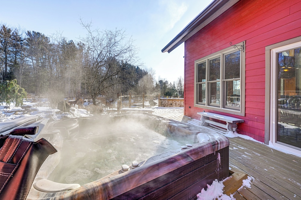 Hot Tub & Private Sauna: Wausau Family Home
