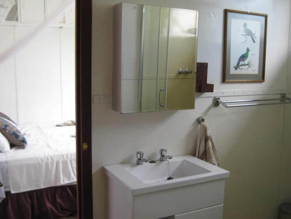 Houseboat With Aircon and Splash Pool - 2128