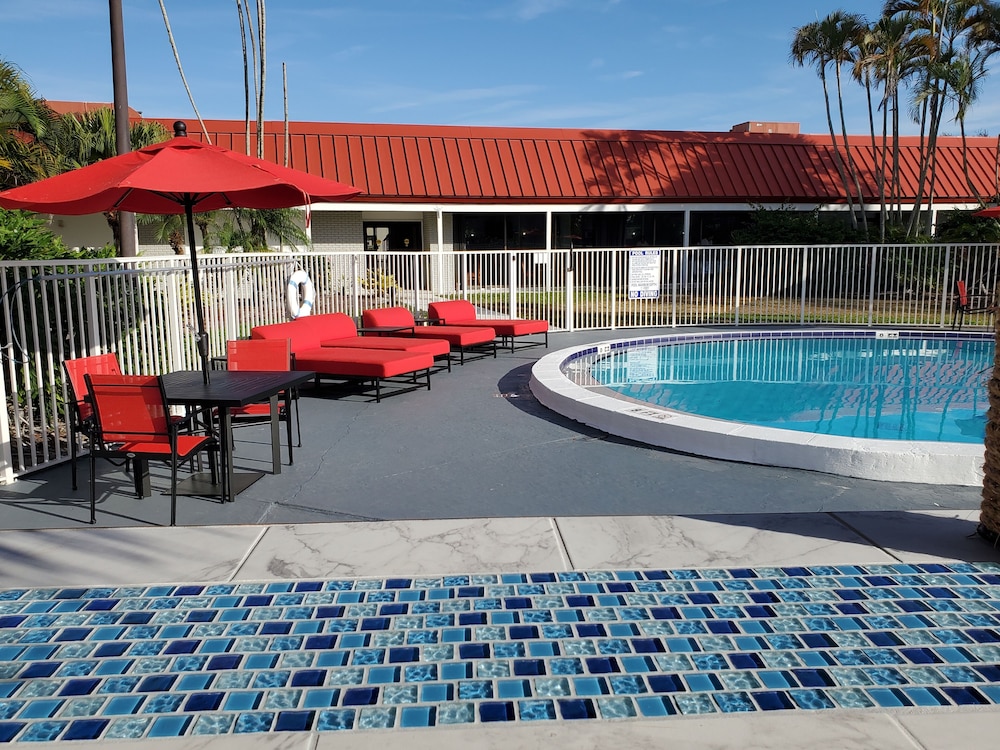 Vero Beach Vacations - Vero Beach Inn  Suites I-95 - Property Image 6