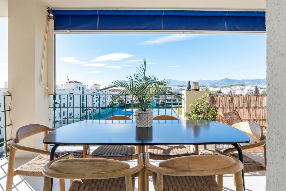 Sunny Getaway With Pool in Marbella - Ref M54