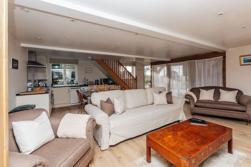 Red Robin in Hurley With 1 Bedrooms and 1 Bathrooms view 4