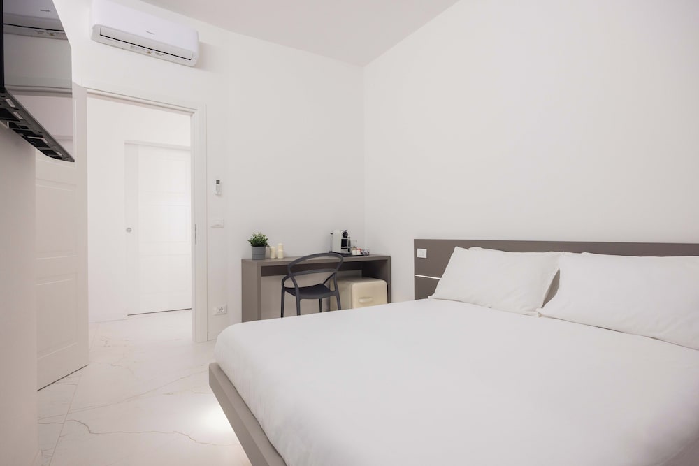 Excelsior Station Suite