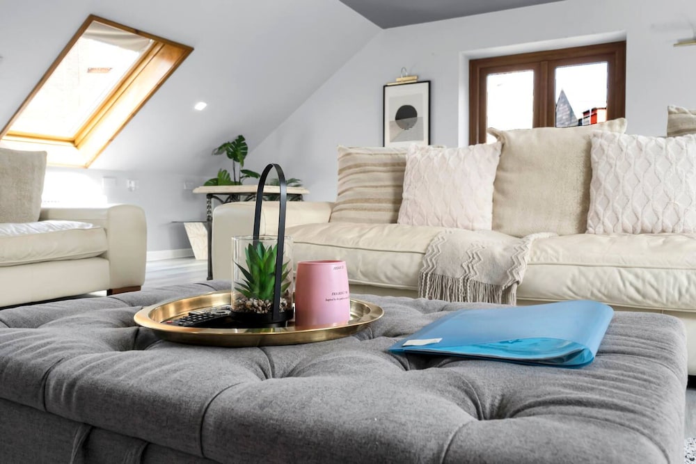 Luxury Penthouse Suite - Swansea Central - Beach