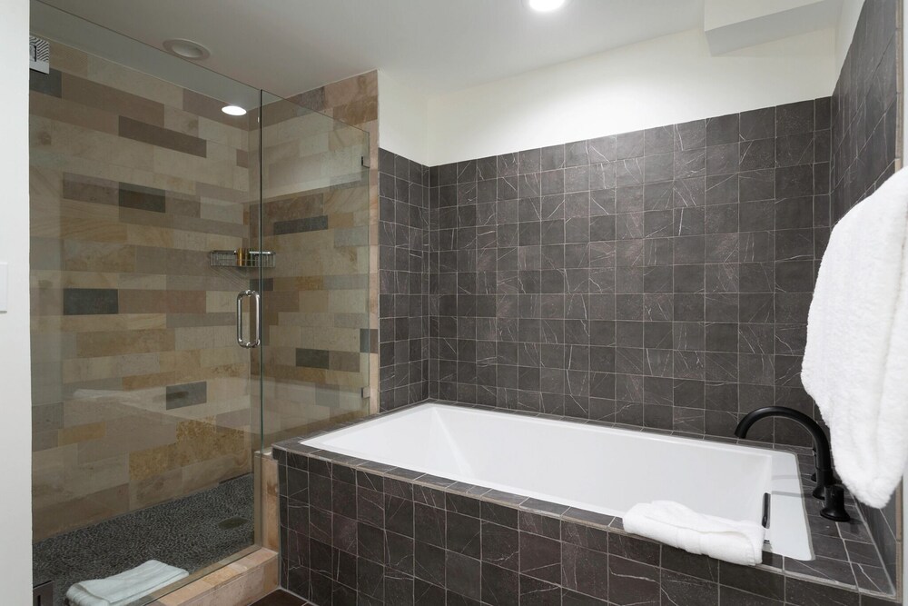 Trail's End Lodge at Deer Valley Resort - Three Bedroom Residence with Den and Spa #303 3 Condo
