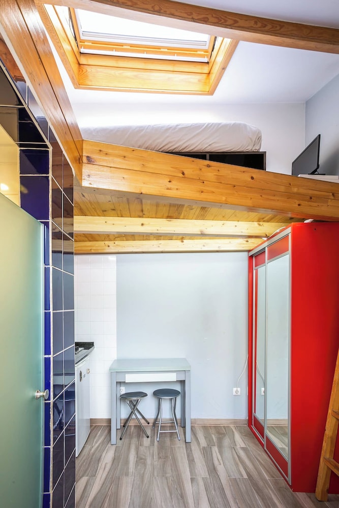 Real01 · Tiny Little Home in the City Centre