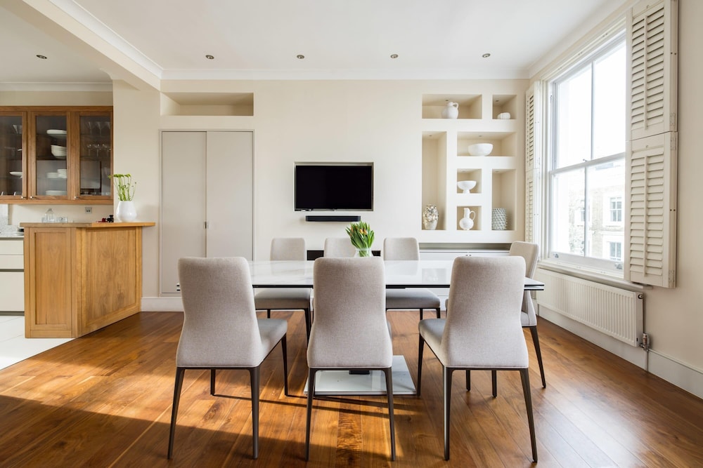 Light-filled Chelsea Duplex photo 2