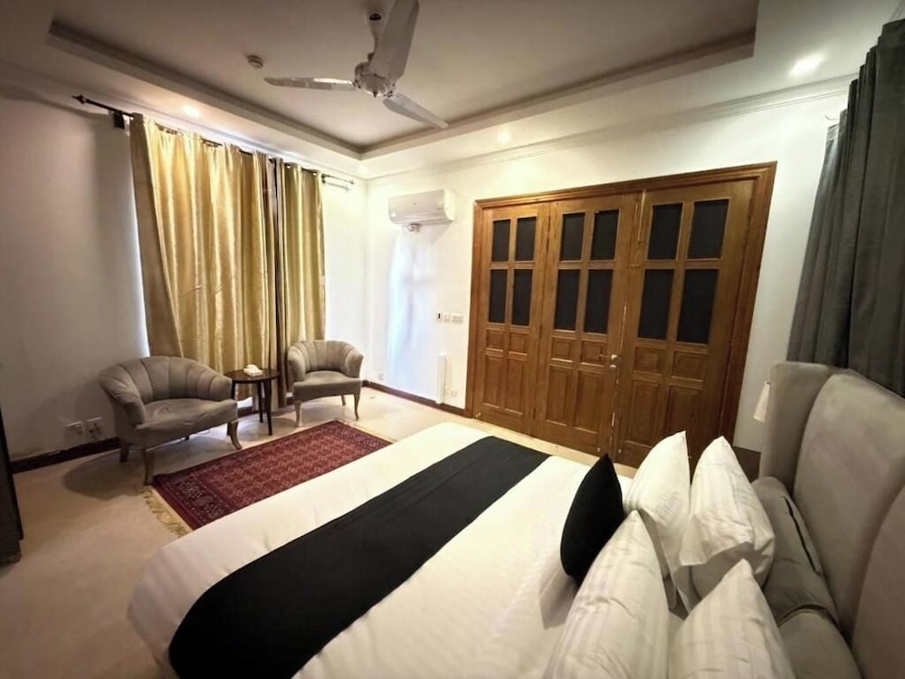Rhodium Hotel ONE