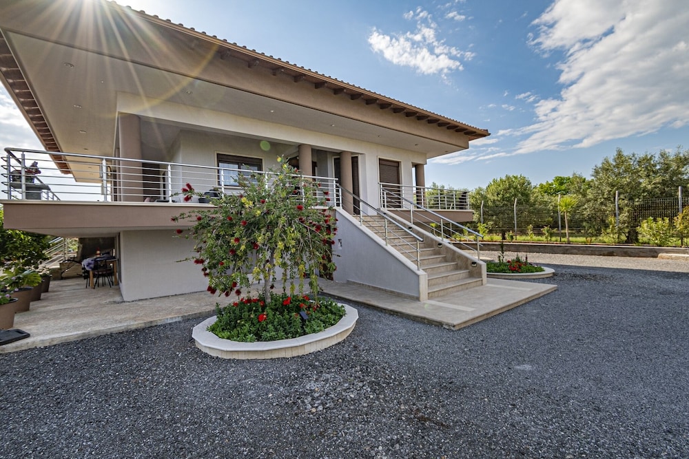 Villa George by Rentalspro