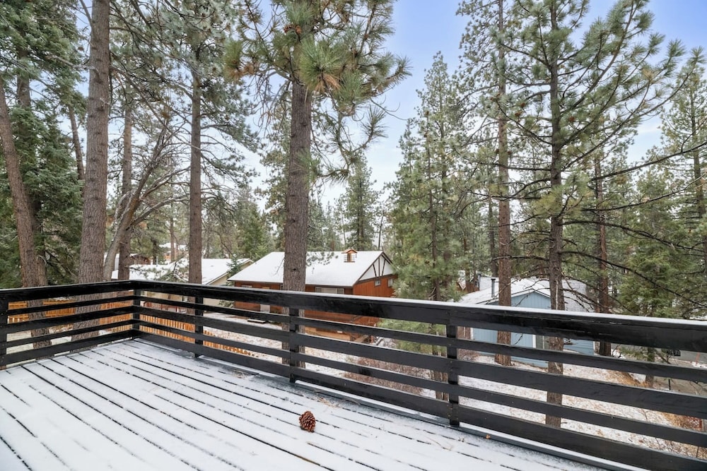 Bear Mountain Chalet w views Hot Tub