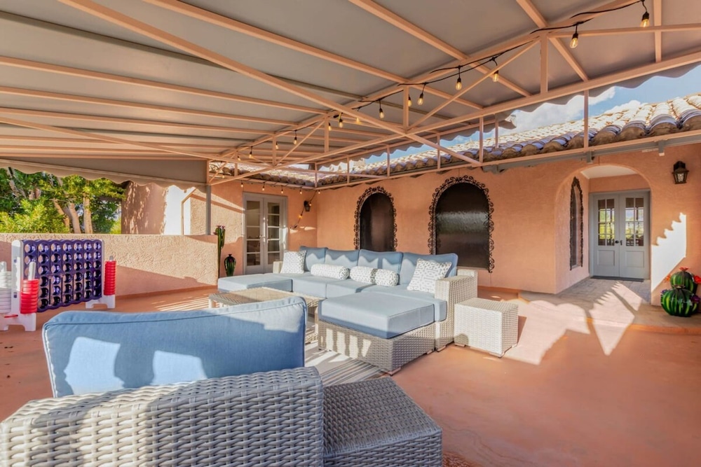 Historic Desert Rose Estate Pool Sauna Sleeps 12
