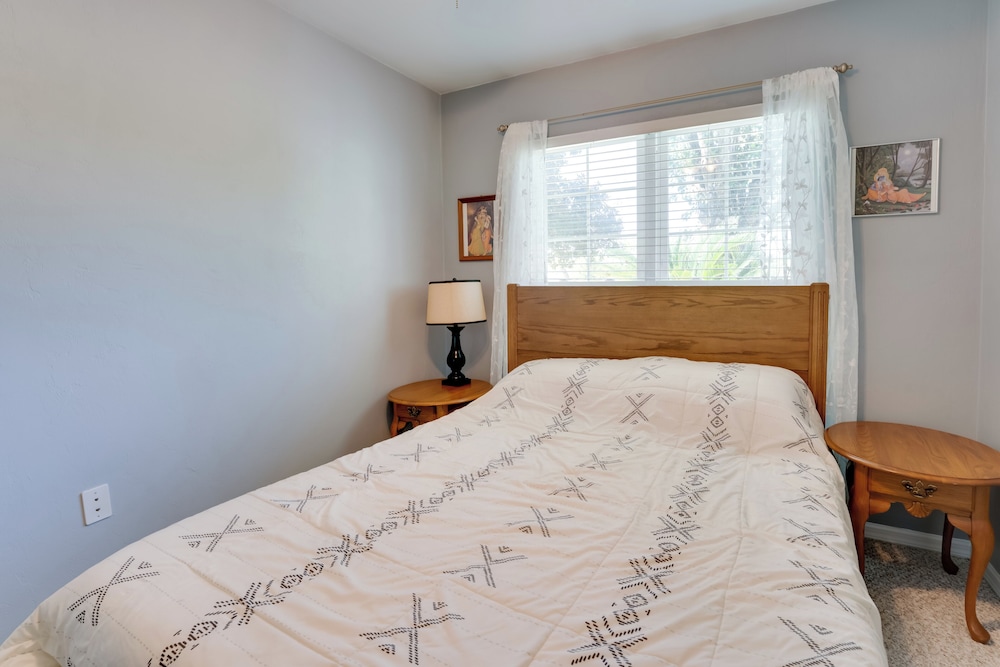 Golf Course Community Home Near Springs & Swimming
