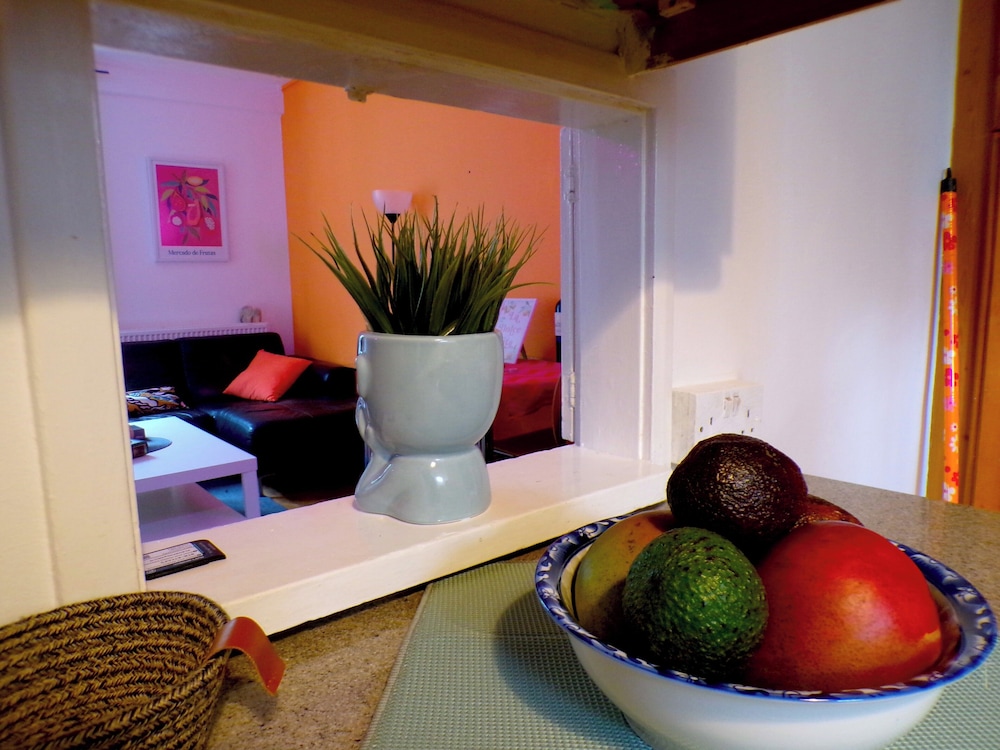 Apartmentsleeps7-paddington-balcony-bbq-ac