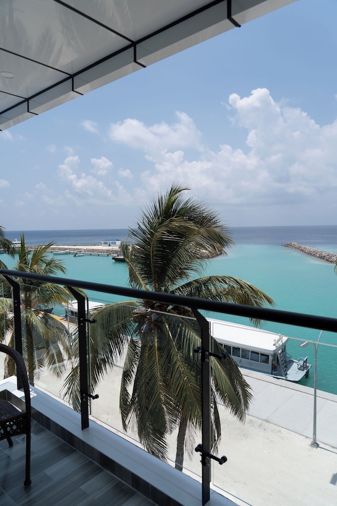 Wings by Hawks Hotels Kamadhoo Baa Atoll