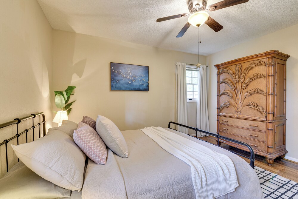 2 Mi to Beach, Near Airport: Heart of Fort Walton