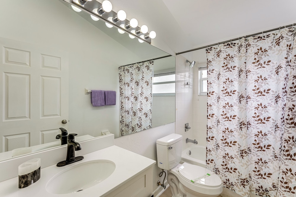 3 Mi to Disney: Family Home w/ Patio & Game Room