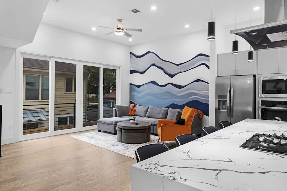 Spacious Houston 3bed3 Bath Family Townhome