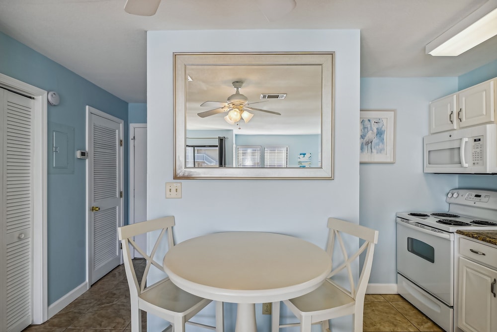 Sandpiper Cove 8112 Studio Bedroom Condo by RedAwning view 5